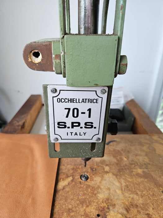 MANUAL FOOT OPERATED EYELETTING MACHINE MADE IN ITALY